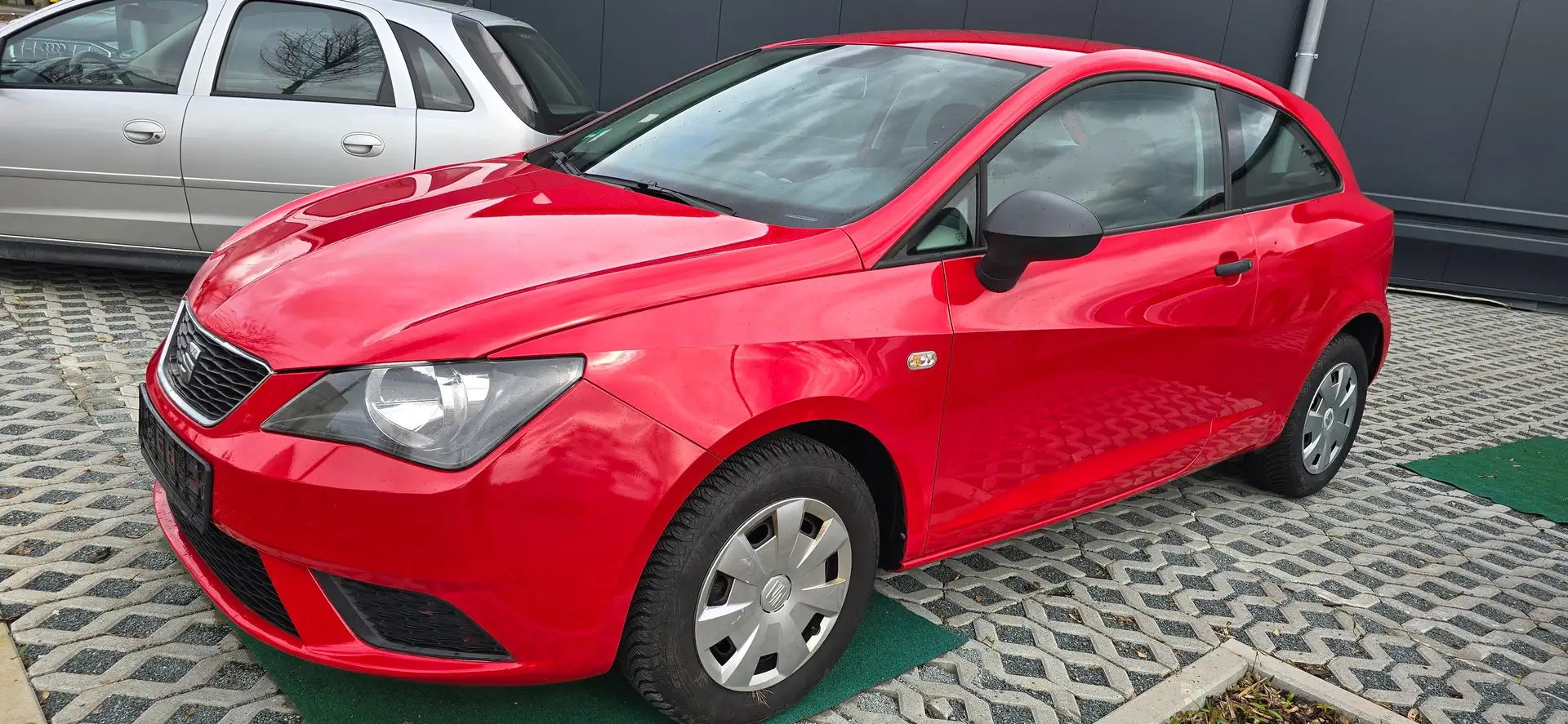 SEAT Ibiza Reference Wenig KM! Inkl 1 Jahr Premium Schutz Piros - 1