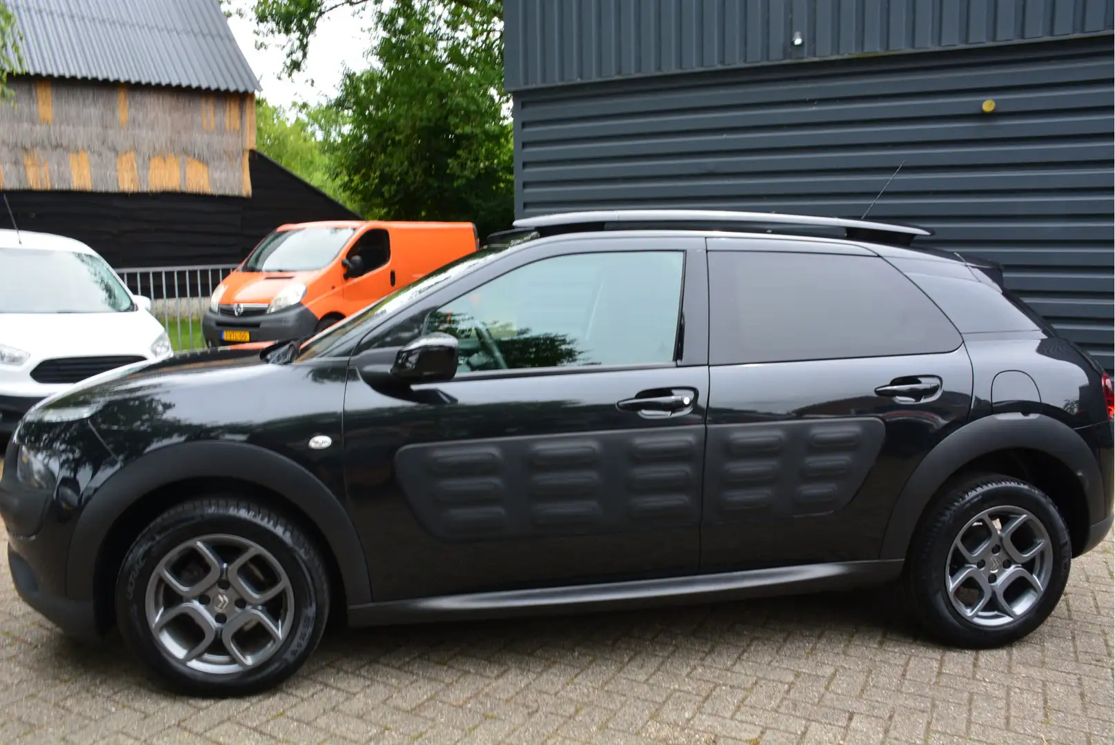 Citroen C4 Cactus 1.2 PureTech Shine PDC Camera Clima LM Nero - 2