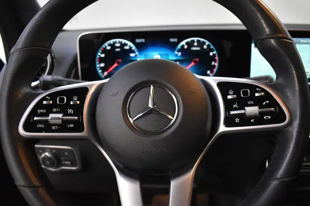 Mercedes-Benz GLB view 13