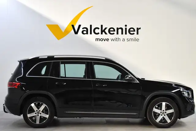Mercedes-Benz GLB view 4