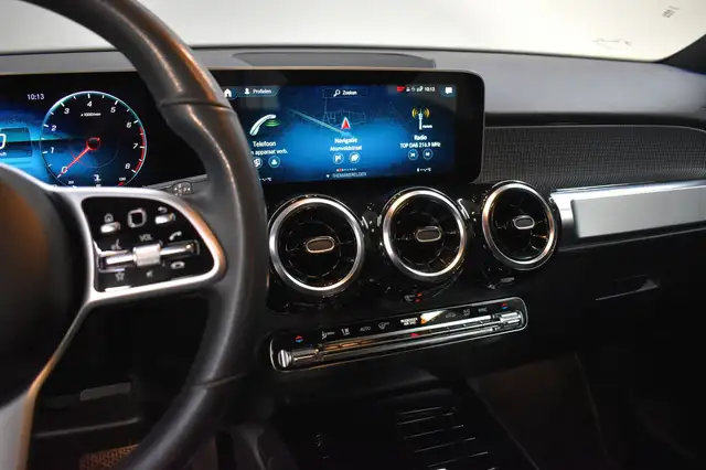 Mercedes-Benz GLB view 14