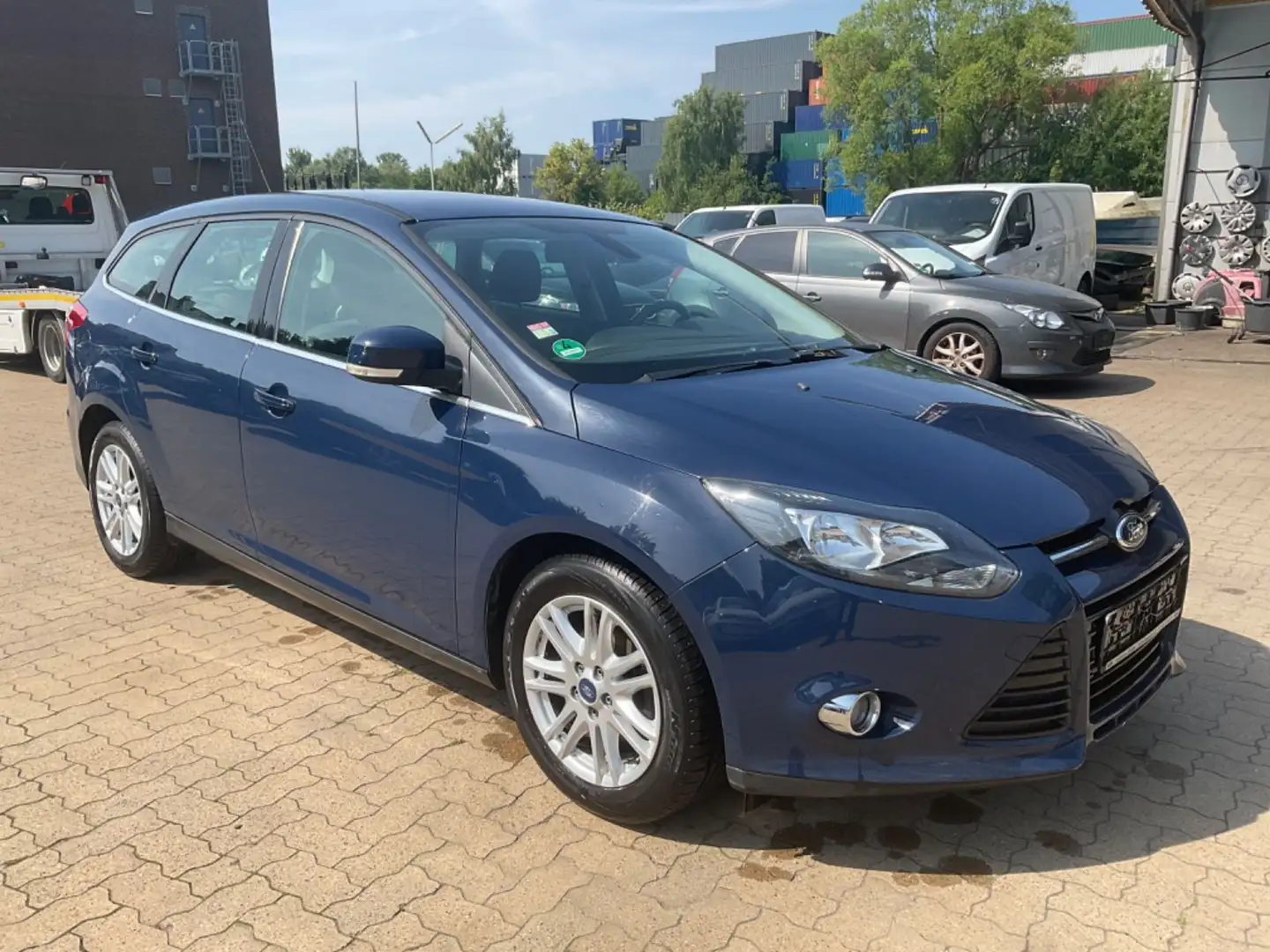 Ford Focus Turnier Titanium TÜV 07.2025 Blau - 1