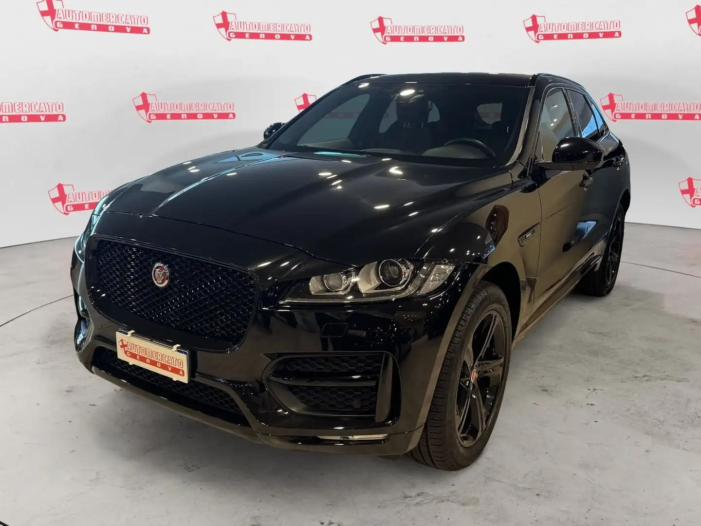 Jaguar F-Pace F-Pace 2.0 D 180 CV AWD R-Sport Noir - 1