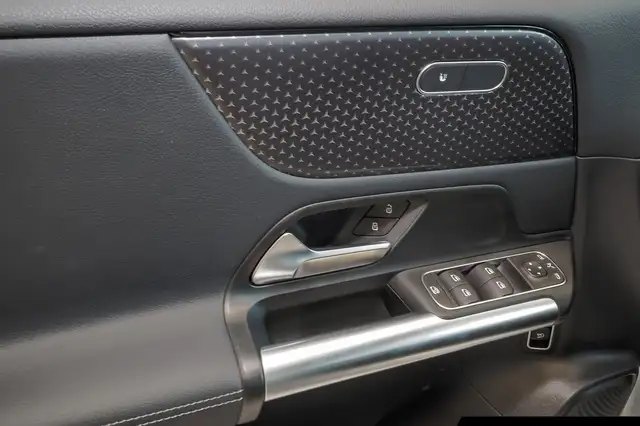 Mercedes-Benz B-Class view 14