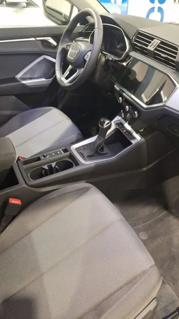 Audi Q3 Edition 35 TFSI 110 kW (150 CV) S tronic Plateado - 2