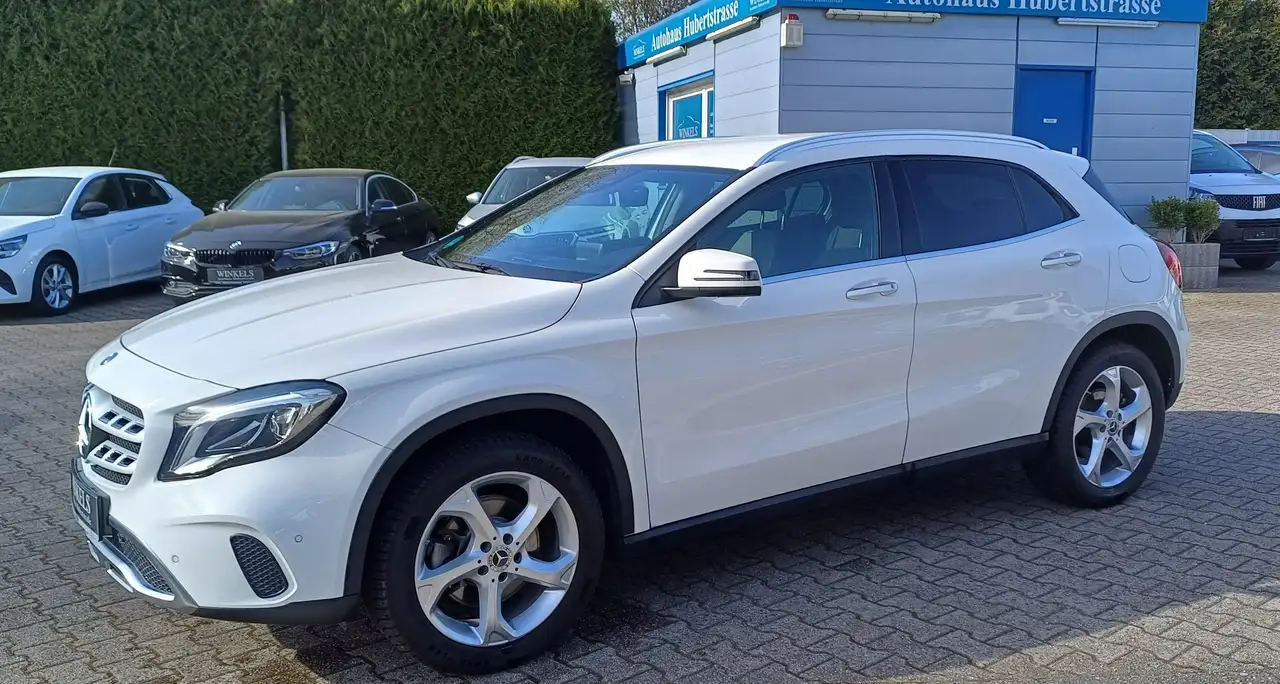 Mercedes-Benz GLA 220
