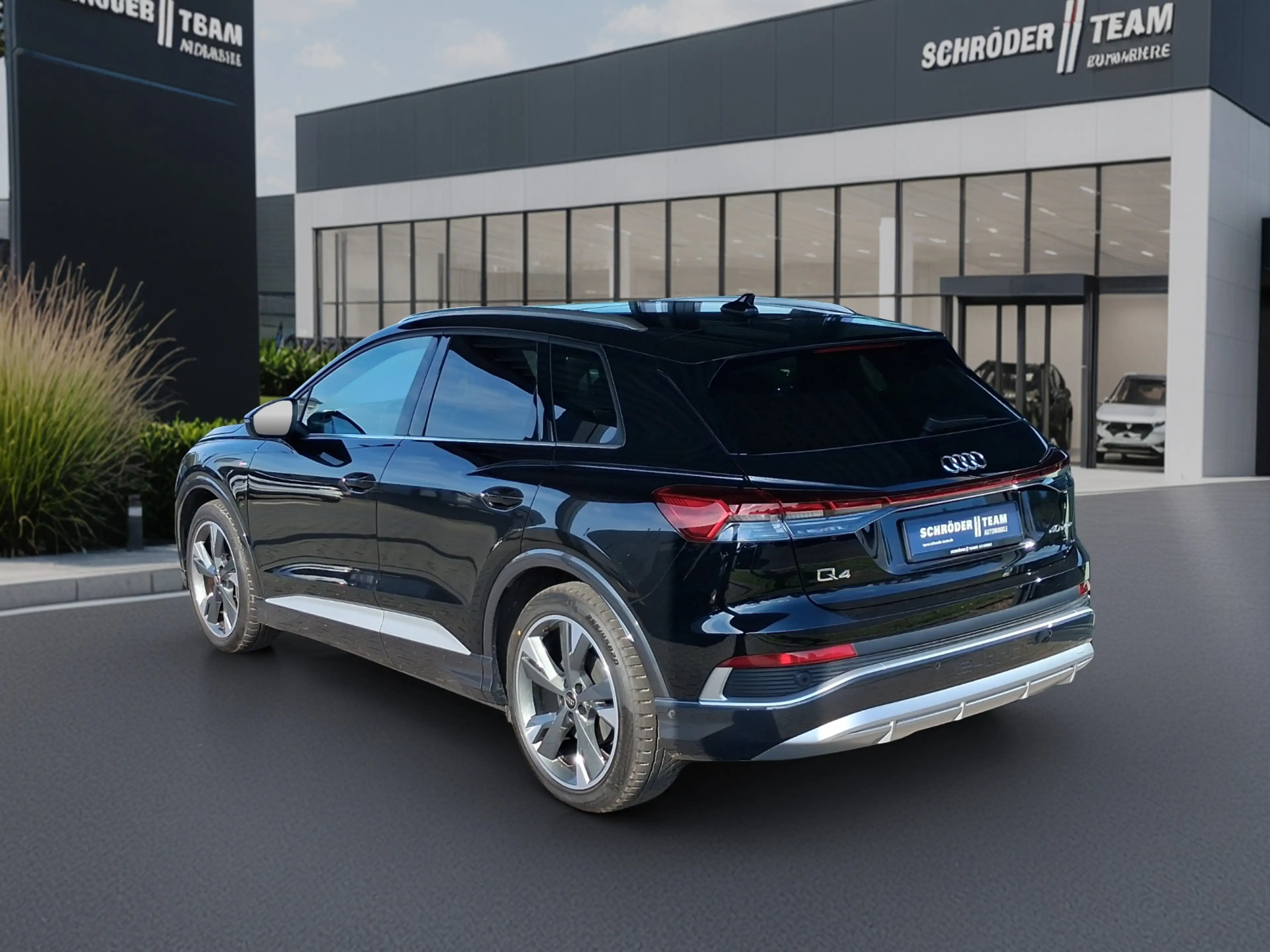 Audi Q4 e-tron 40 e-tron S line Pano Matrix RFK SHZ Ambiente+ — photo 3