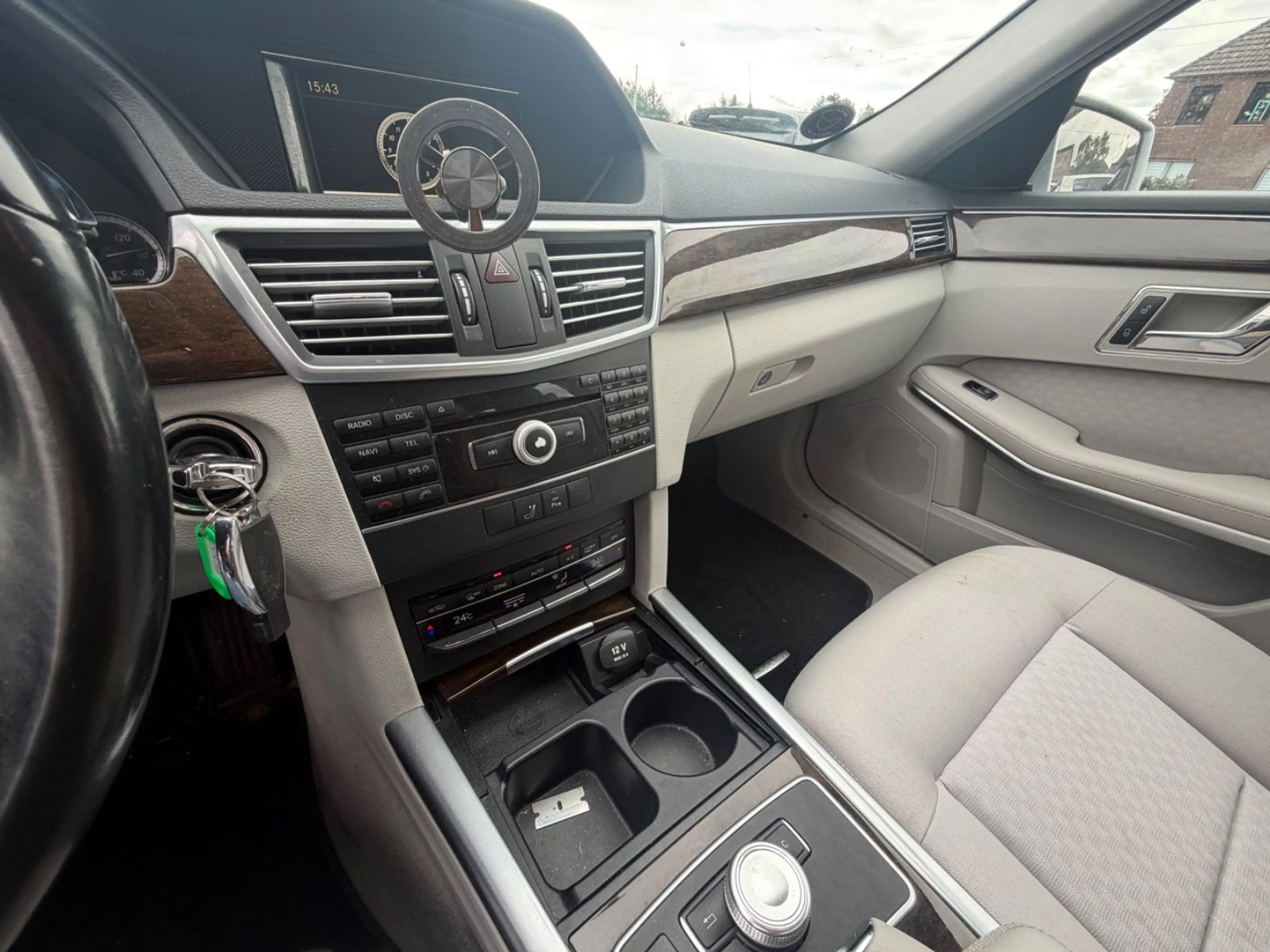 Mercedes-Benz E 350 E Limousine E 350 CGI BlueEfficiency — photo 13