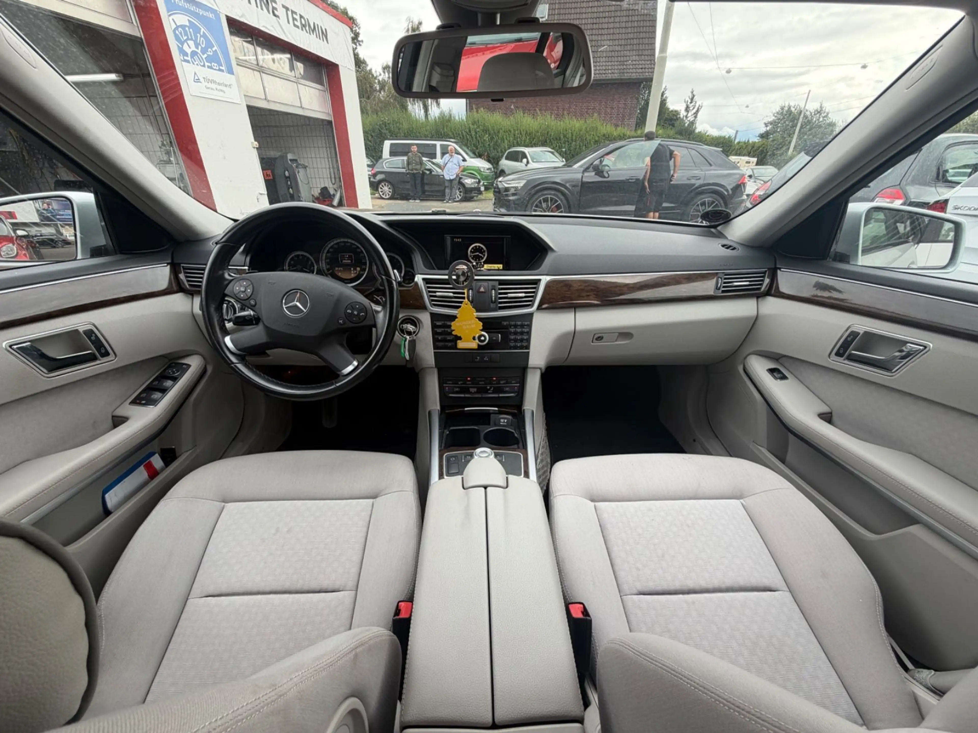 Mercedes-Benz E 350 E Limousine E 350 CGI BlueEfficiency — photo 10