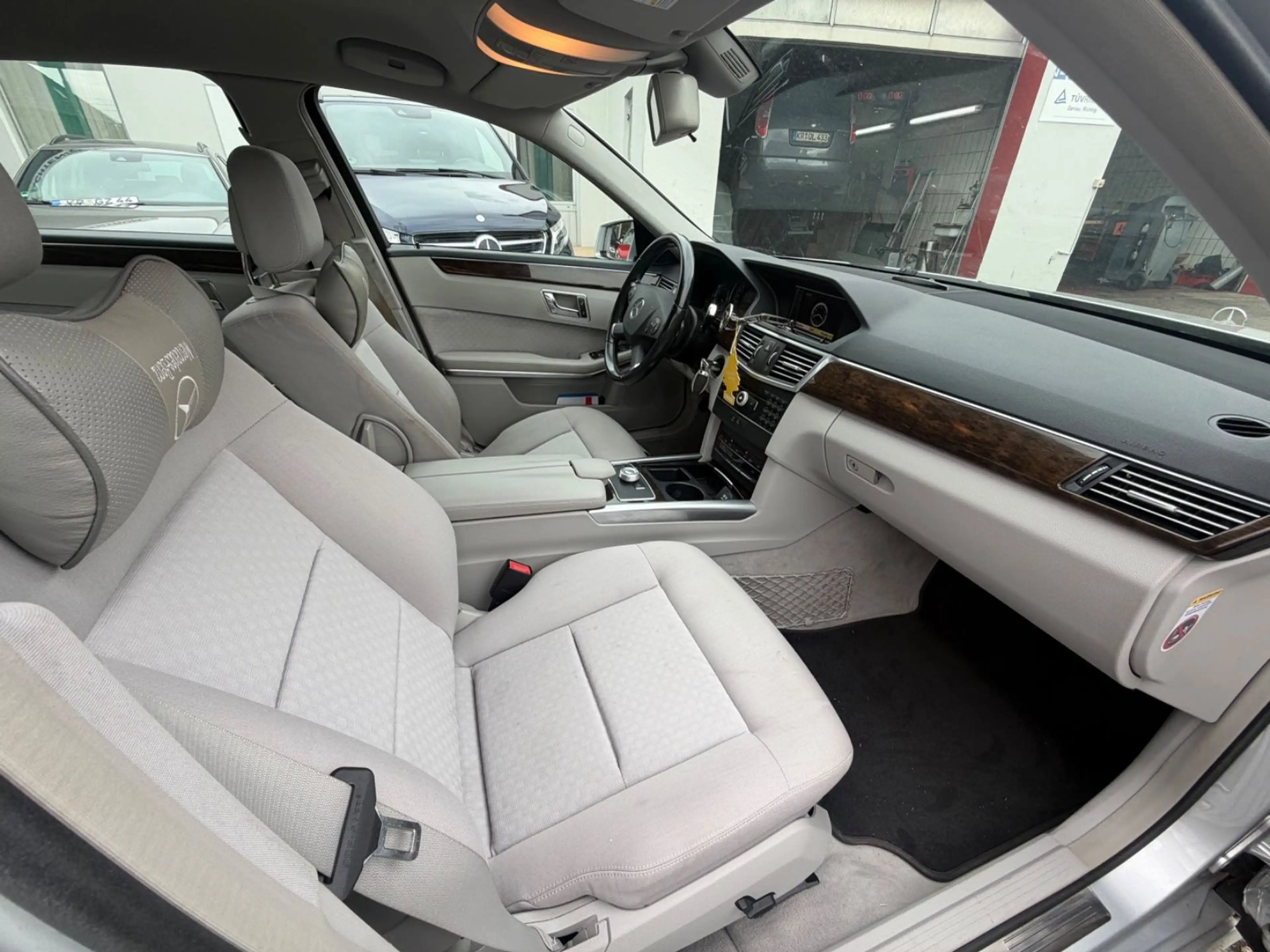 Mercedes-Benz E 350 E Limousine E 350 CGI BlueEfficiency — photo 6