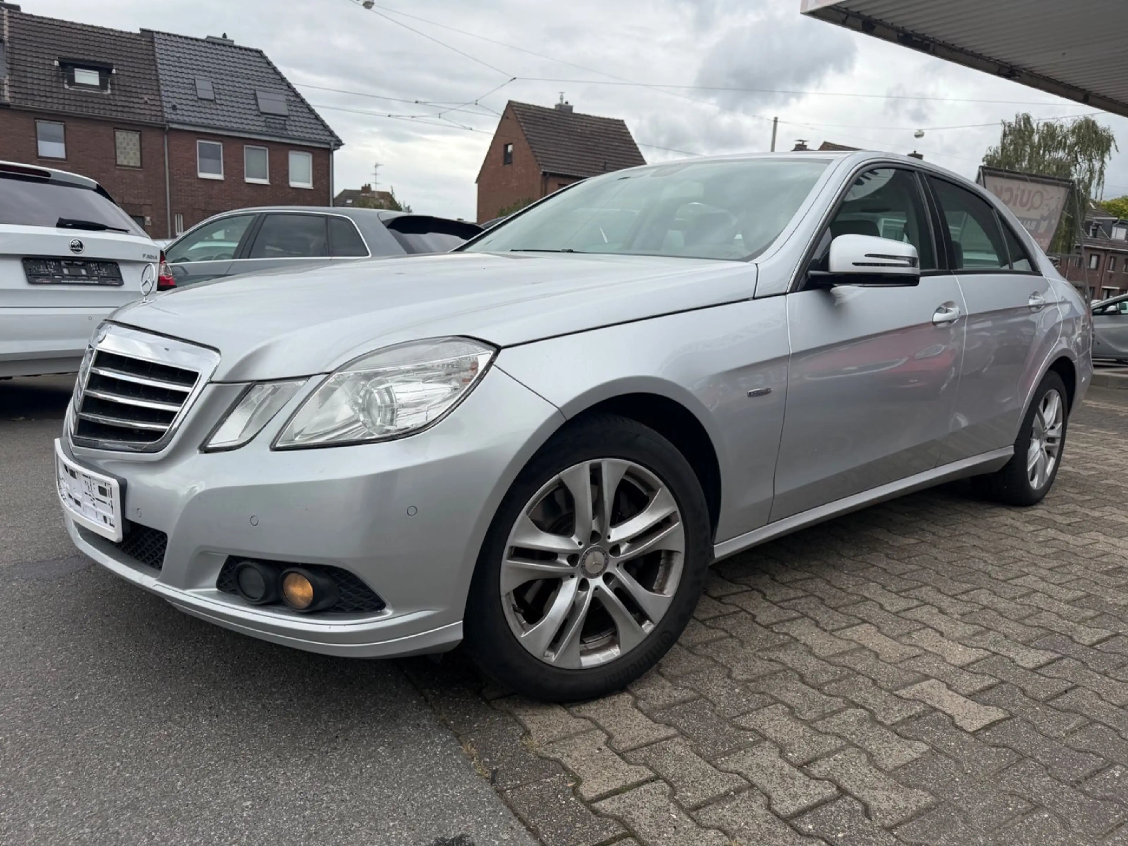 Mercedes-Benz E 350 E Limousine E 350 CGI BlueEfficiency — photo 2
