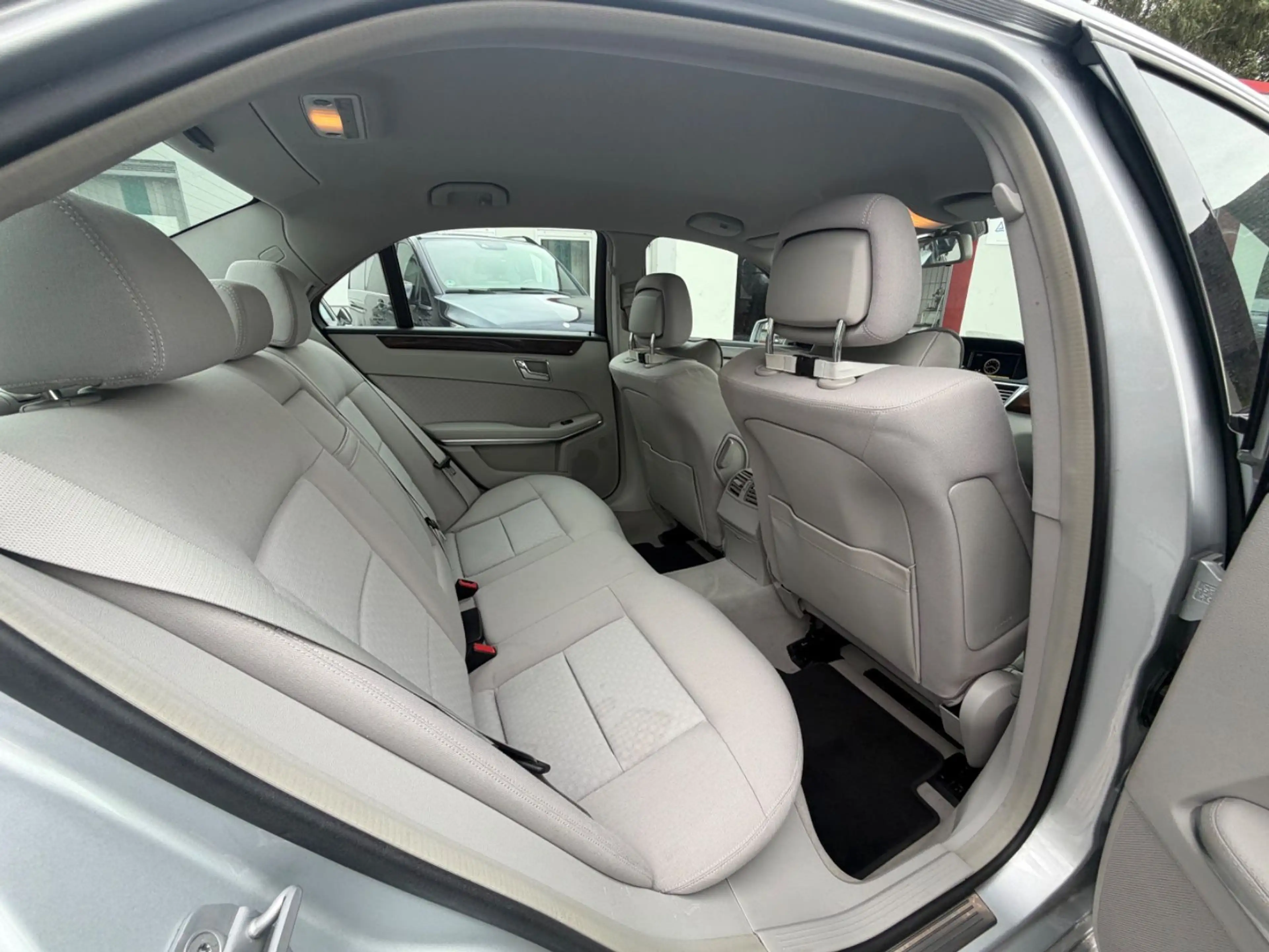 Mercedes-Benz E 350 E Limousine E 350 CGI BlueEfficiency — photo 9