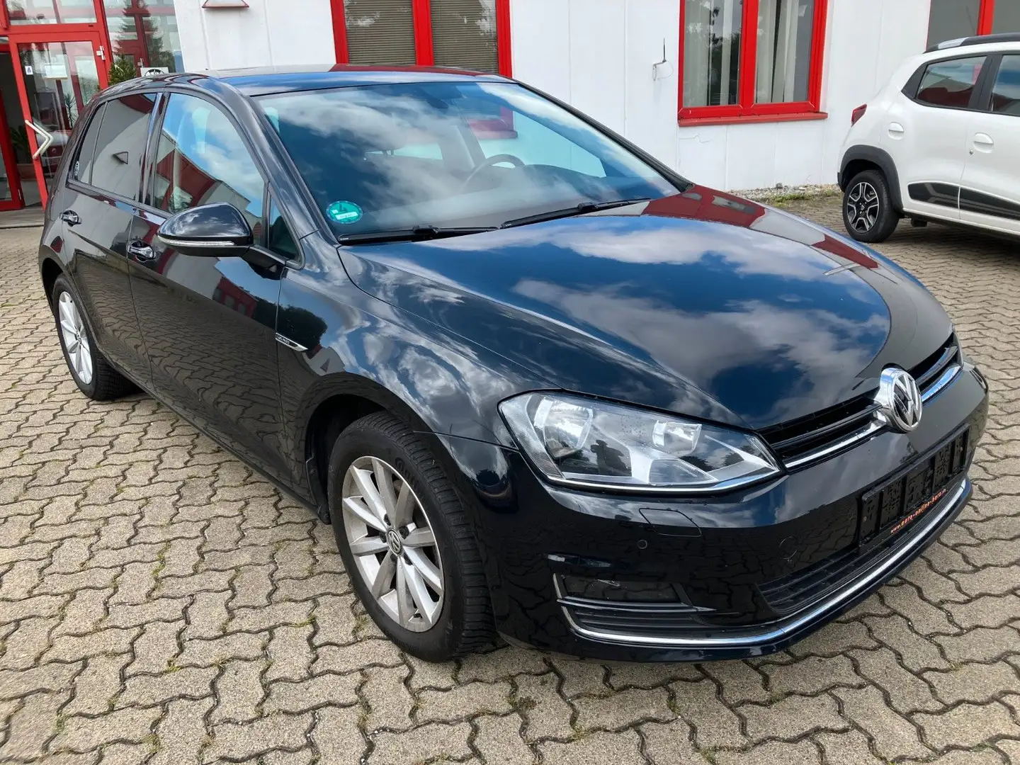 Volkswagen Golf VII 1.2 Lounge BMT NAVI Zwart - 1