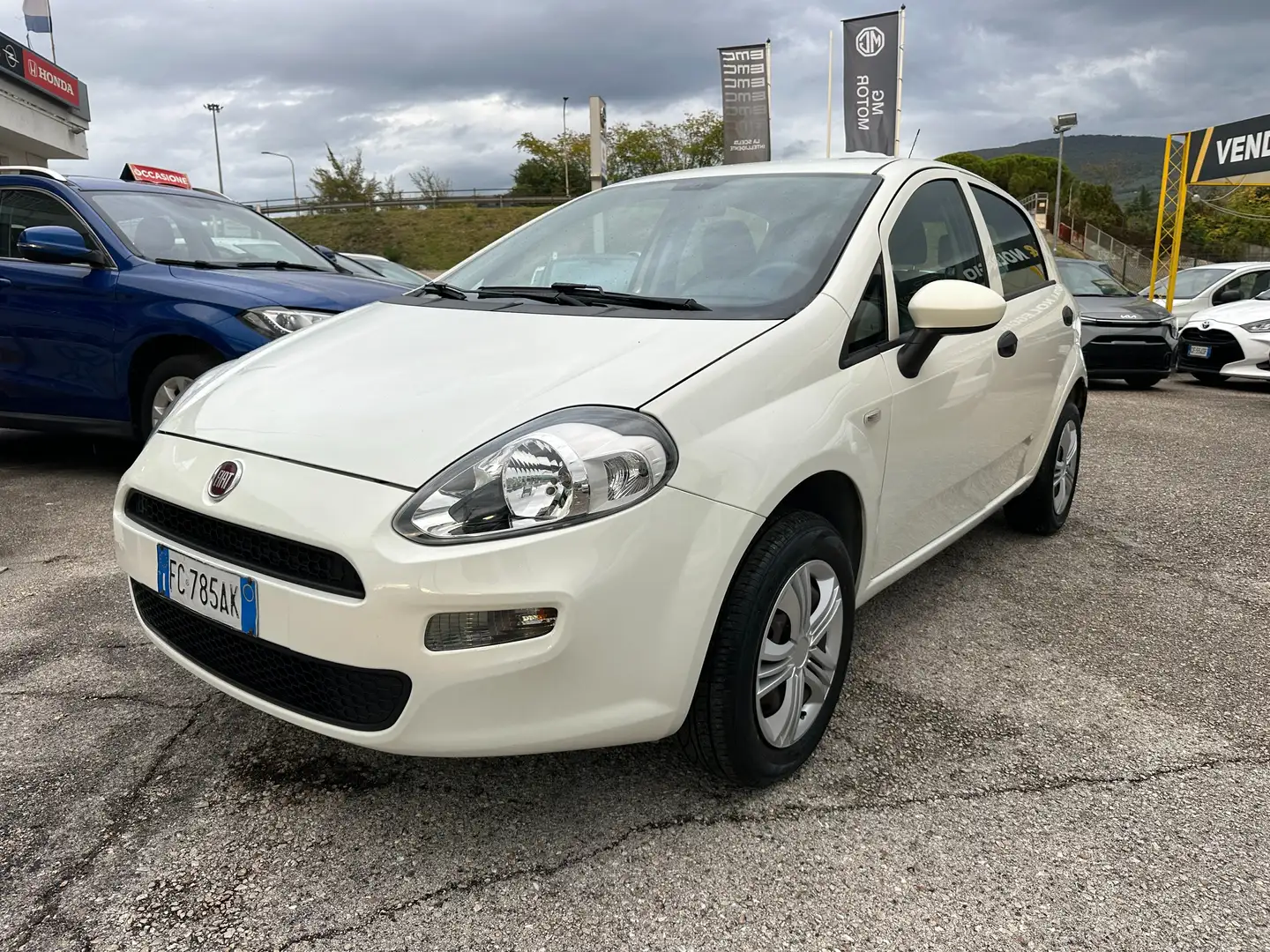 Fiat Punto 5p 1.4 natural power Street 70cv E6 Weiß - 1