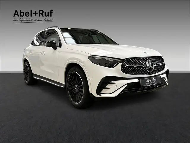 Mercedes-Benz GLC 200 view 3