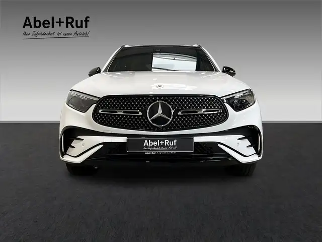 Mercedes-Benz GLC 200 view 2