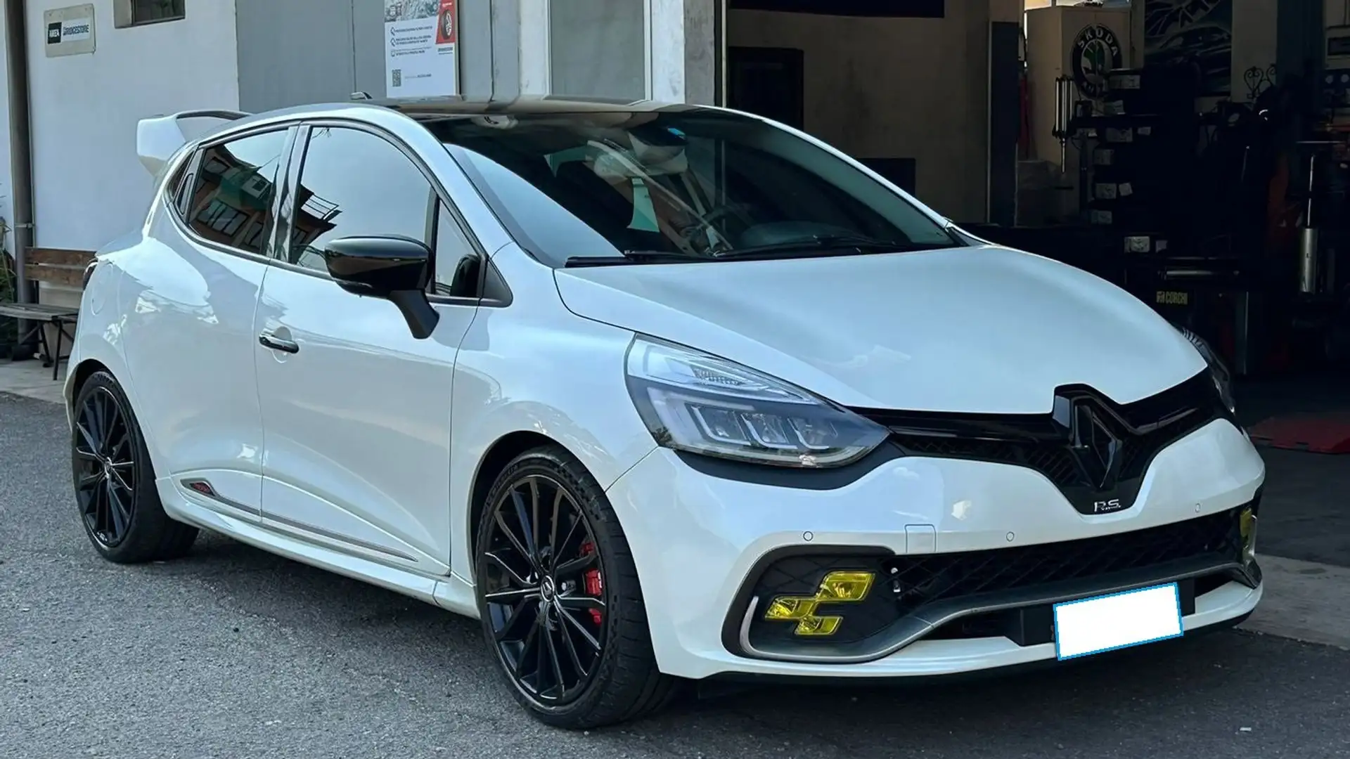 Renault Clio 1.6 TCE ENERGY RS TROPHY 220cv EDC Bílá - 1