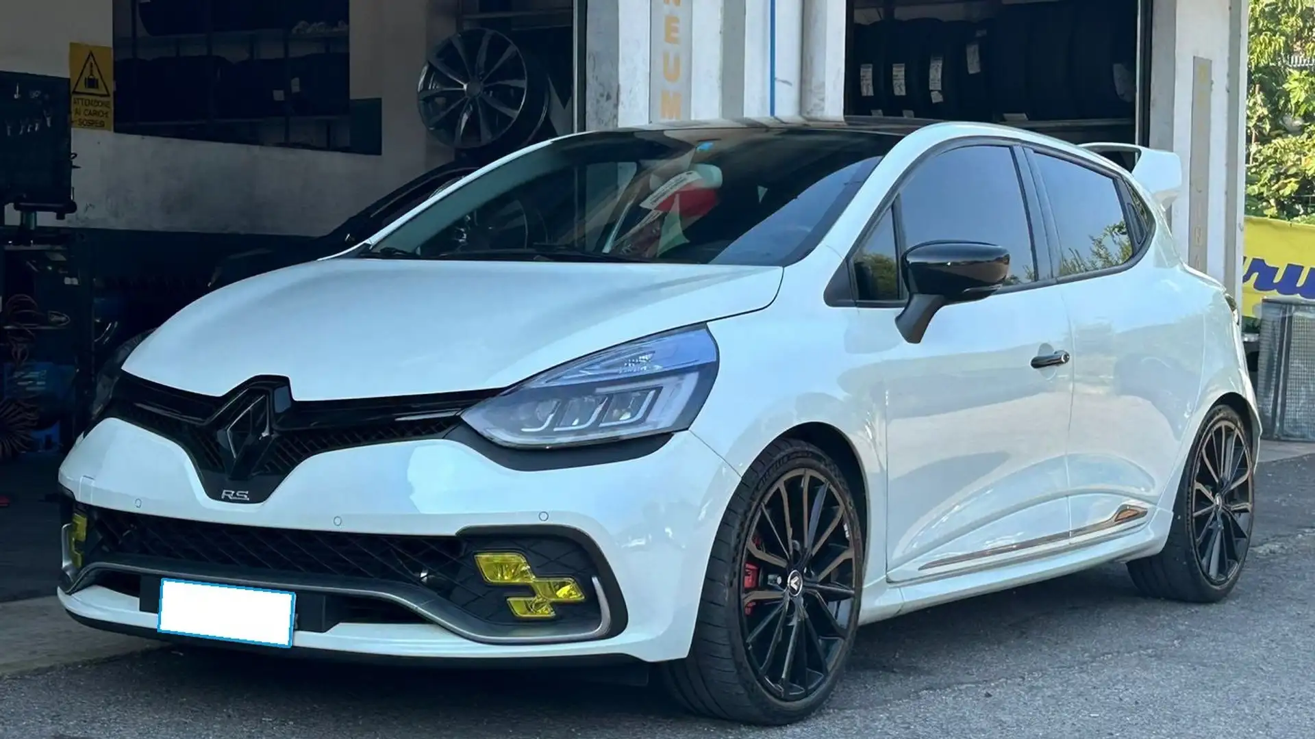 Renault Clio 1.6 TCE ENERGY RS TROPHY 220cv EDC Bílá - 2