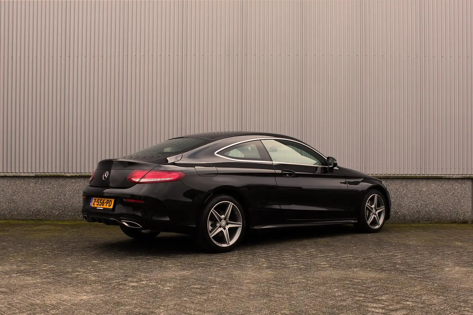 Mercedes-Benz C 180 Coupé C Aut. AMG Line Leder, Navi, Camera Zwart - 2