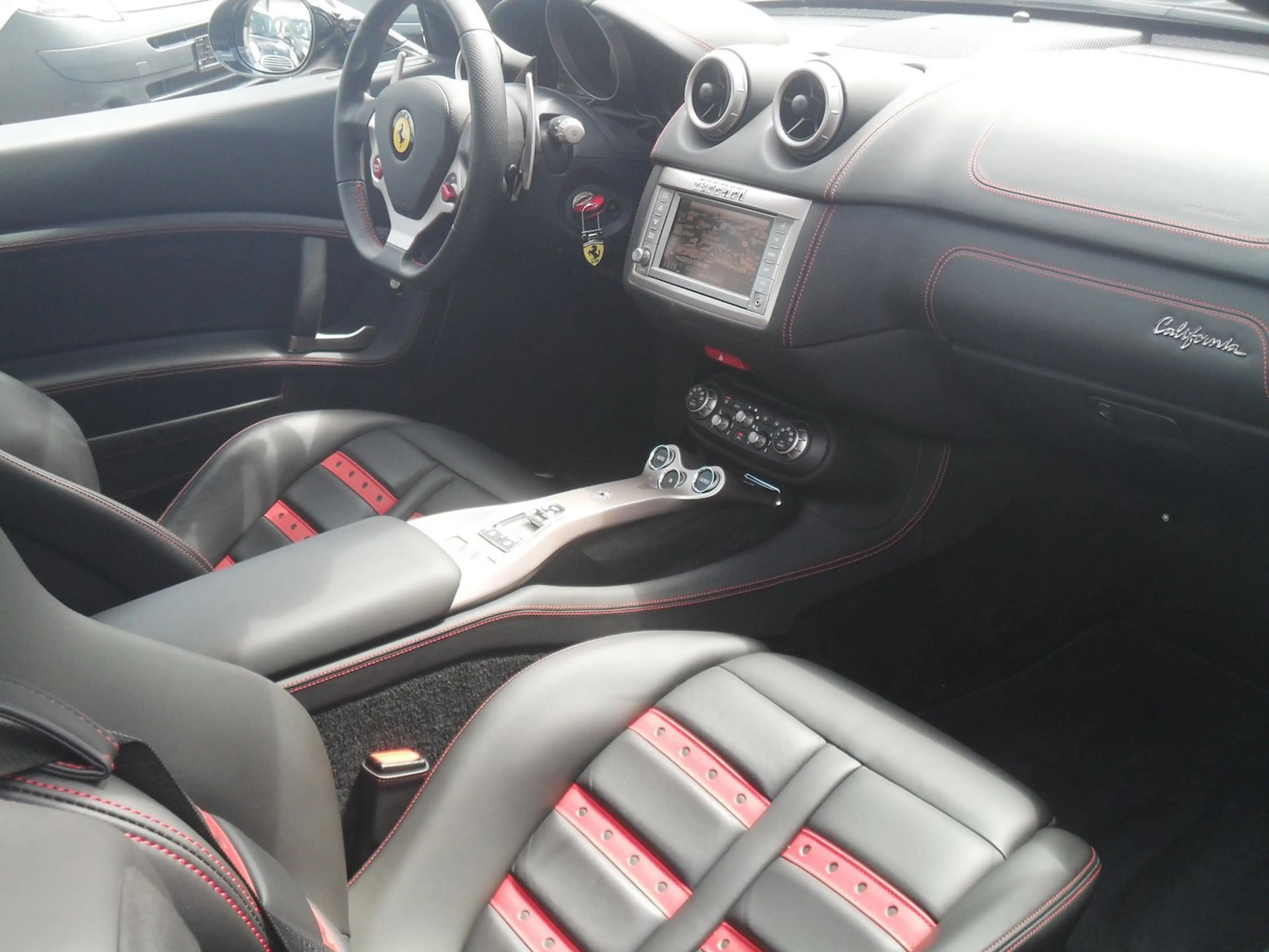 Ferrari California F1 2+2 lückenloses Ferrari Scheckheft — photo 11