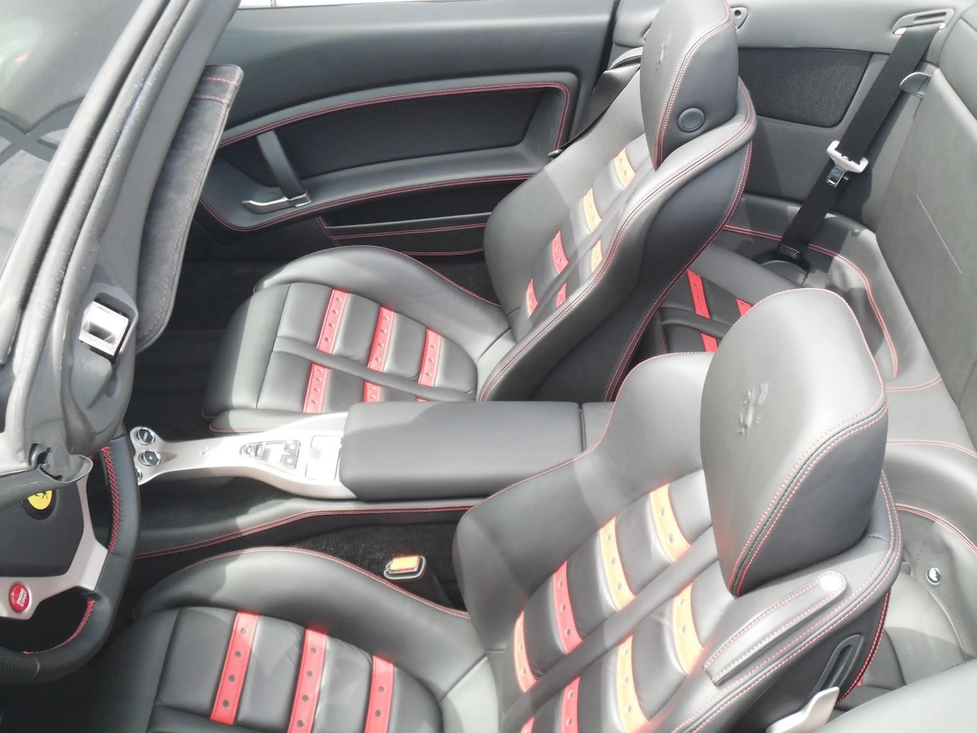 Ferrari California F1 2+2 lückenloses Ferrari Scheckheft — photo 14