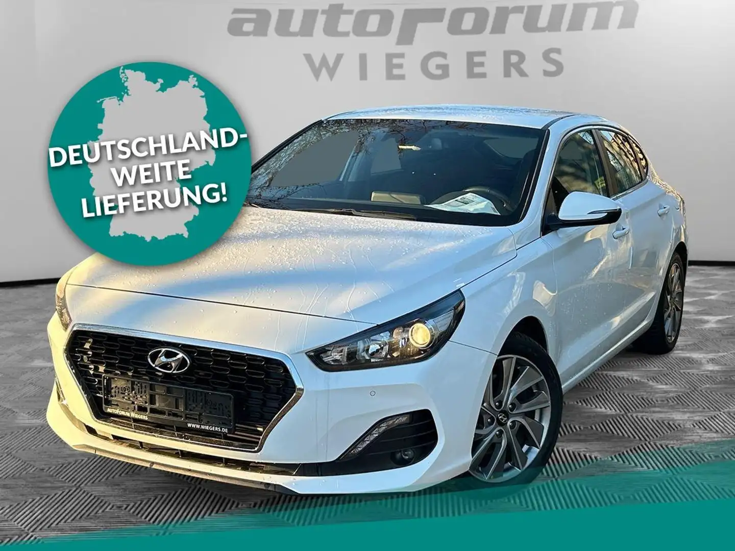 Hyundai i30 Fastback 1.4 T-GDI Trend Klima+SHZ+PDC Weiß - 1