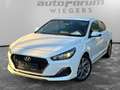 Hyundai i30 Fastback 1.4 T-GDI Trend Klima+SHZ+PDC Weiß - thumbnail 2