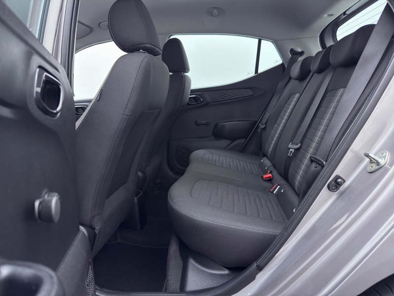 Hyundai i10 1.2 automaat | 15" LMV | Airco | Parkeersensoren — photo 15