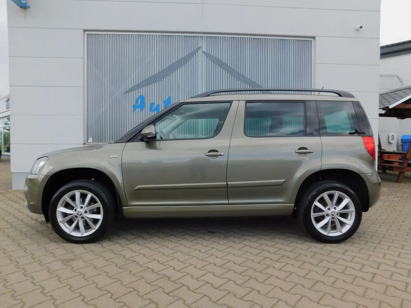 Skoda Yeti 1.4 TSI Joy Automatik/AHZ/Xenon/Navi/PDC Vert - 2