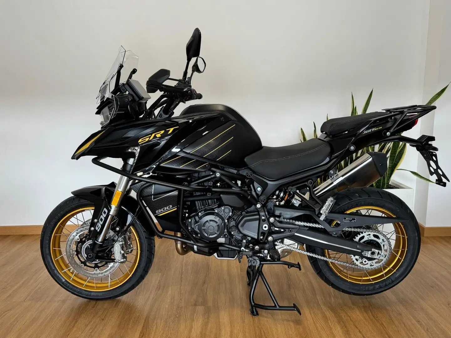 QJ Motor SRT 900 SX Nuovo Negro - 2