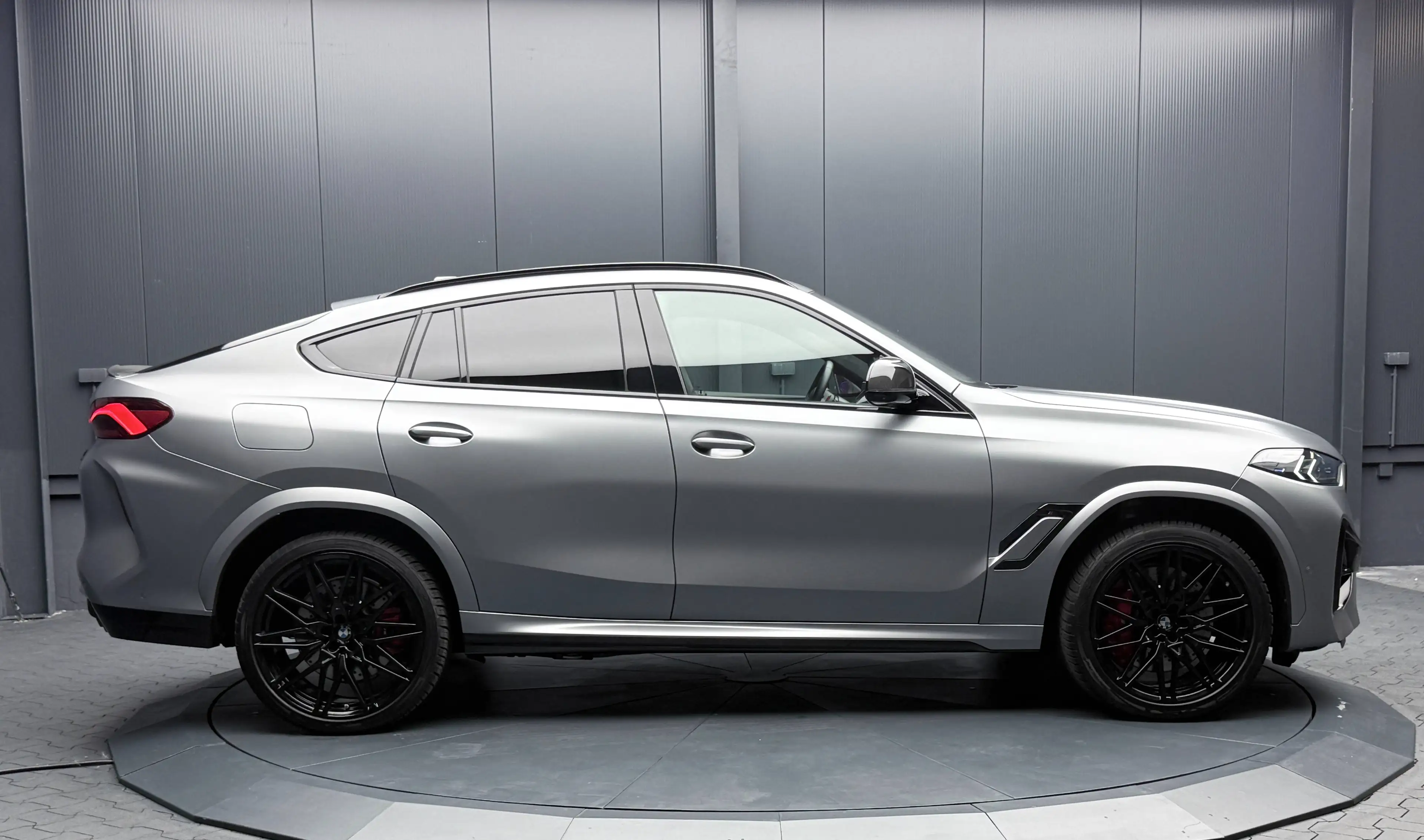BMW X6 M Competition *M-Drivers*SkyLou*Carbon*MATT-Lack*B&W* — photo 11