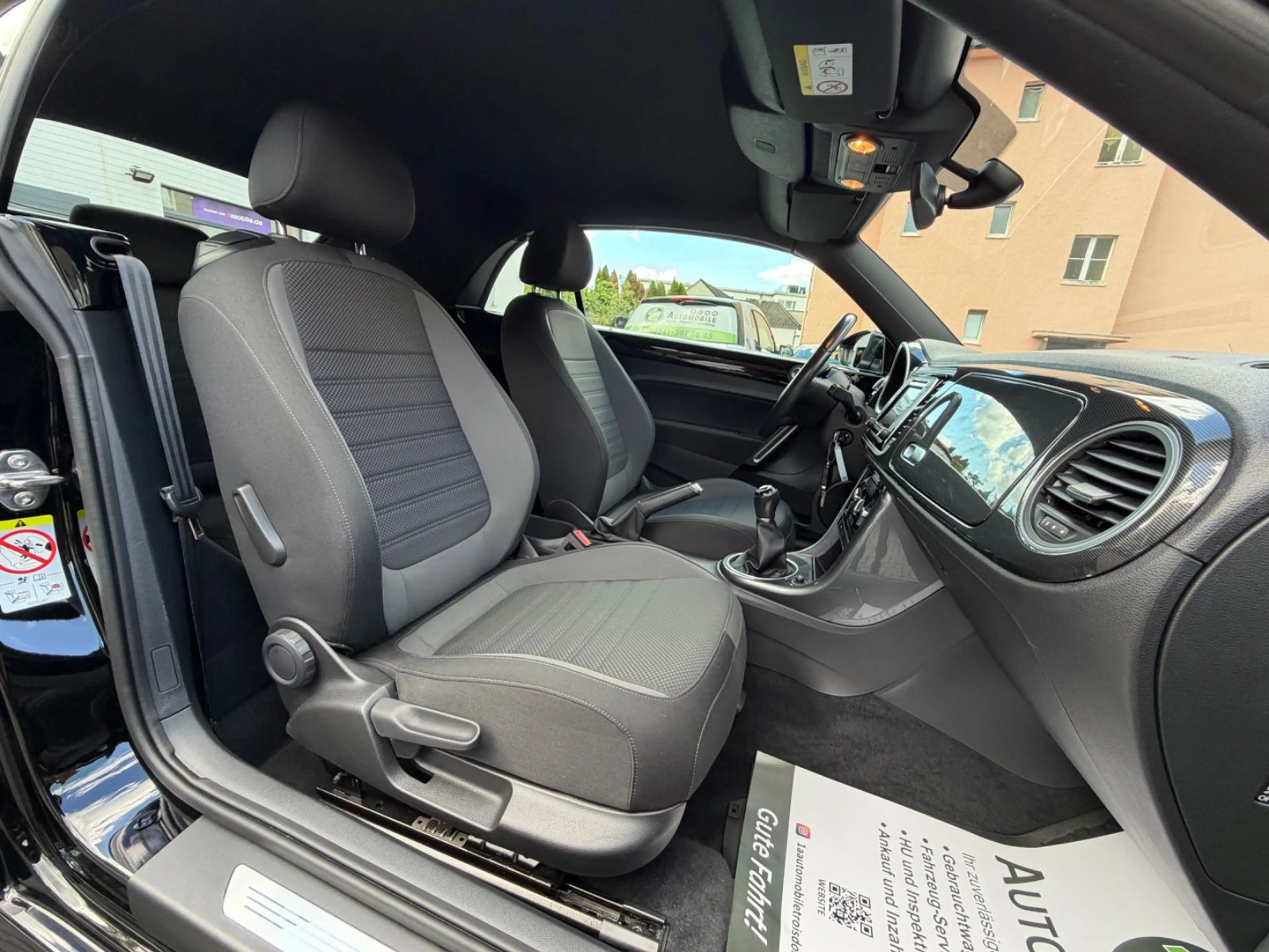 Volkswagen Beetle Cabriolet R-Line*NAVI*SHZ*PDC*1.HAND — photo 19