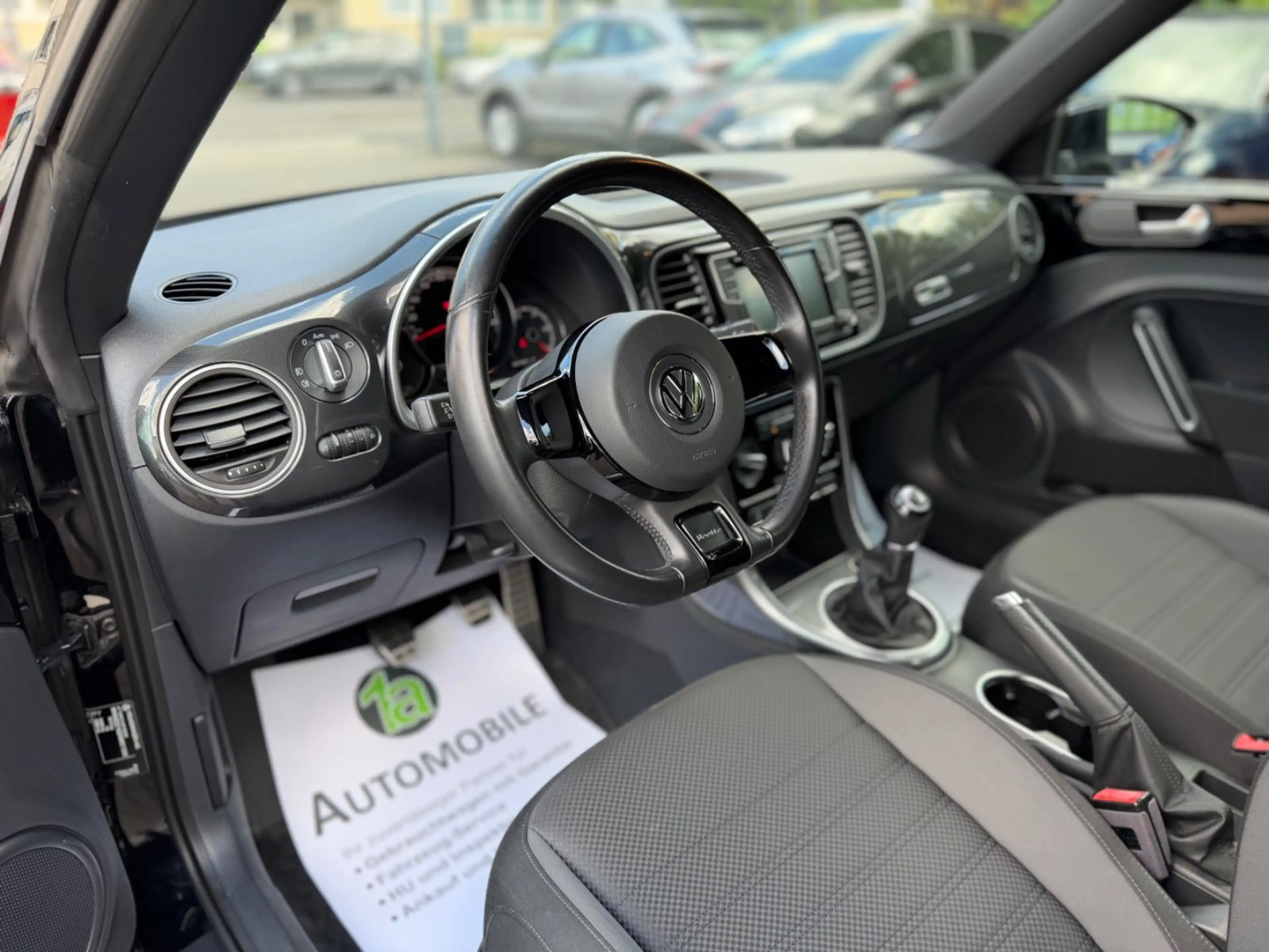 Volkswagen Beetle Cabriolet R-Line*NAVI*SHZ*PDC*1.HAND — photo 16