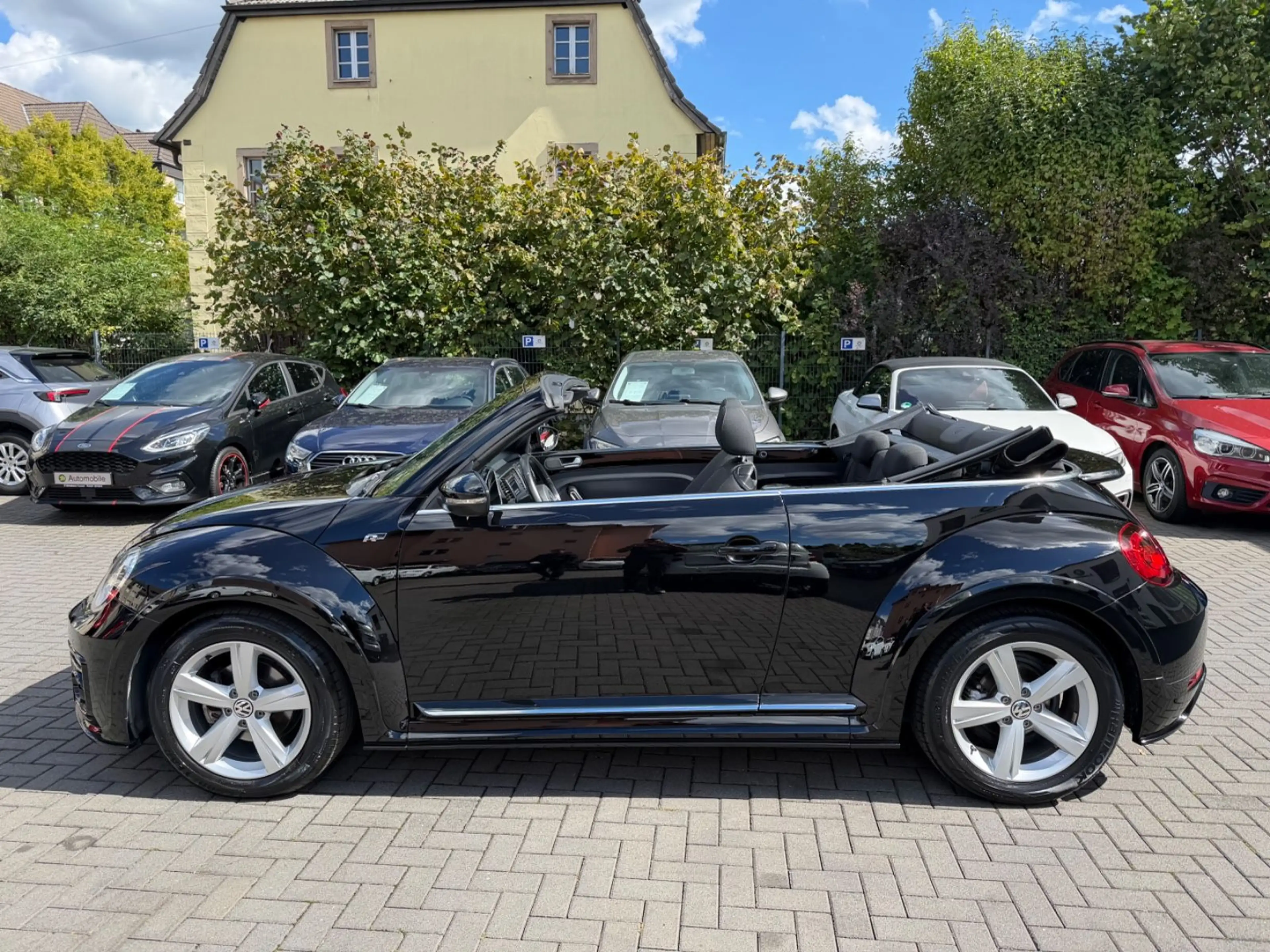 Volkswagen Beetle Cabriolet R-Line*NAVI*SHZ*PDC*1.HAND — photo 10