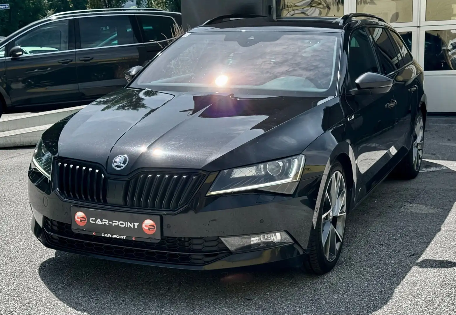 Skoda Superb Combi 2,0 TDI Sportline DSG Zwart - 1