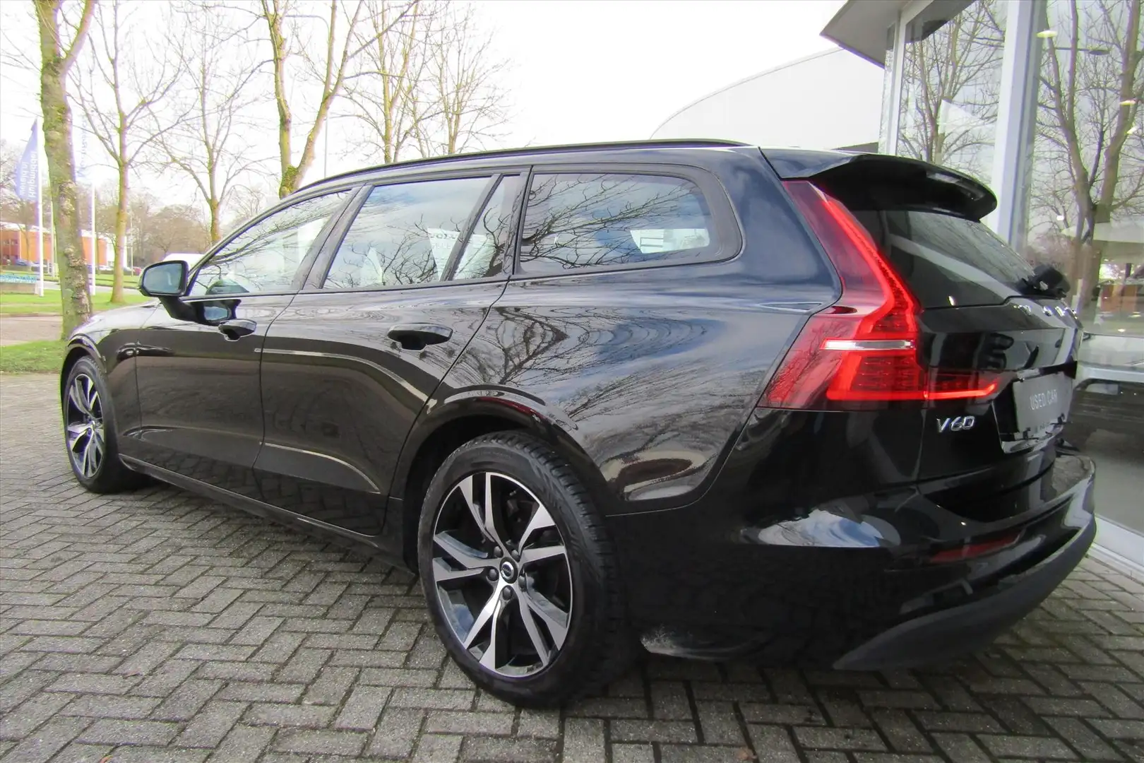 Volvo V60 Volvo V60 B3 MILD HYBRID AUT. ESSENTIAL EDITION | Nero - 2