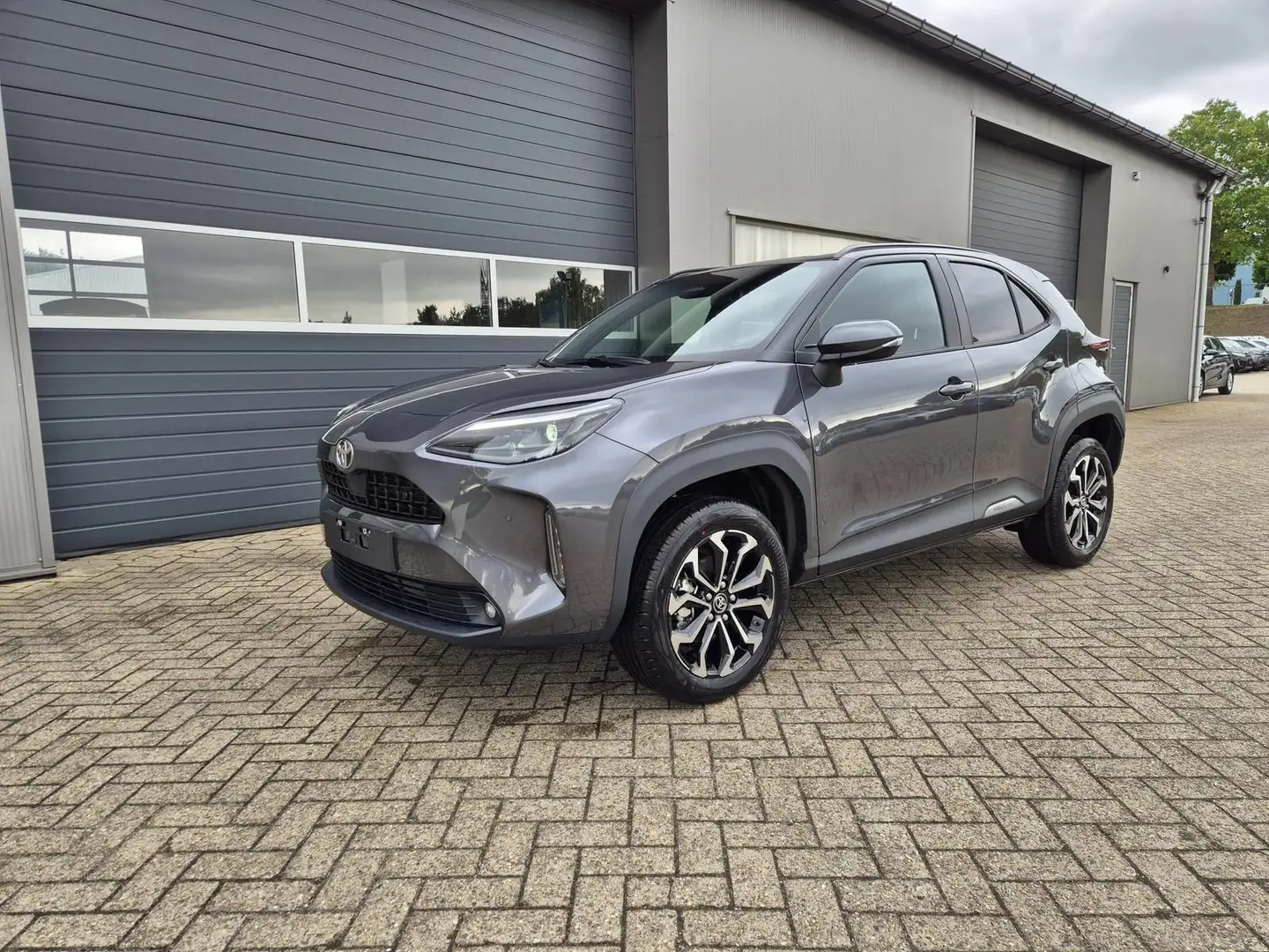 Toyota Yaris Cross 1.5VVT-iE 130PS Automatik Teamplayer Klimaau Grau - 1