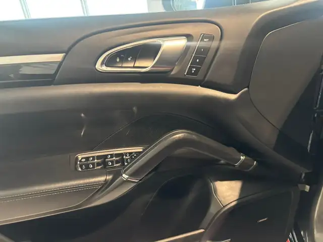 Porsche Cayenne view 13