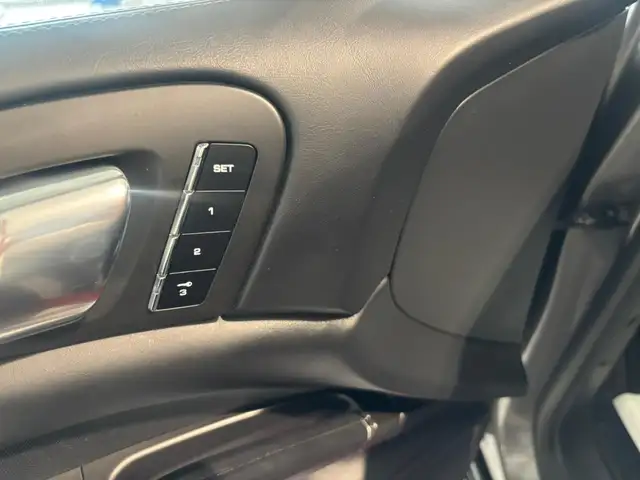 Porsche Cayenne view 14