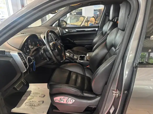 Porsche Cayenne view 11