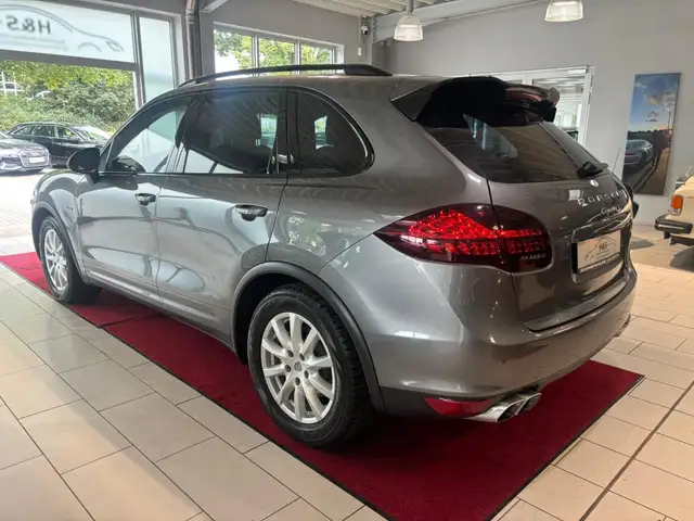 Porsche Cayenne view 2