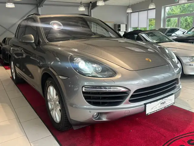 Porsche Cayenne view 4