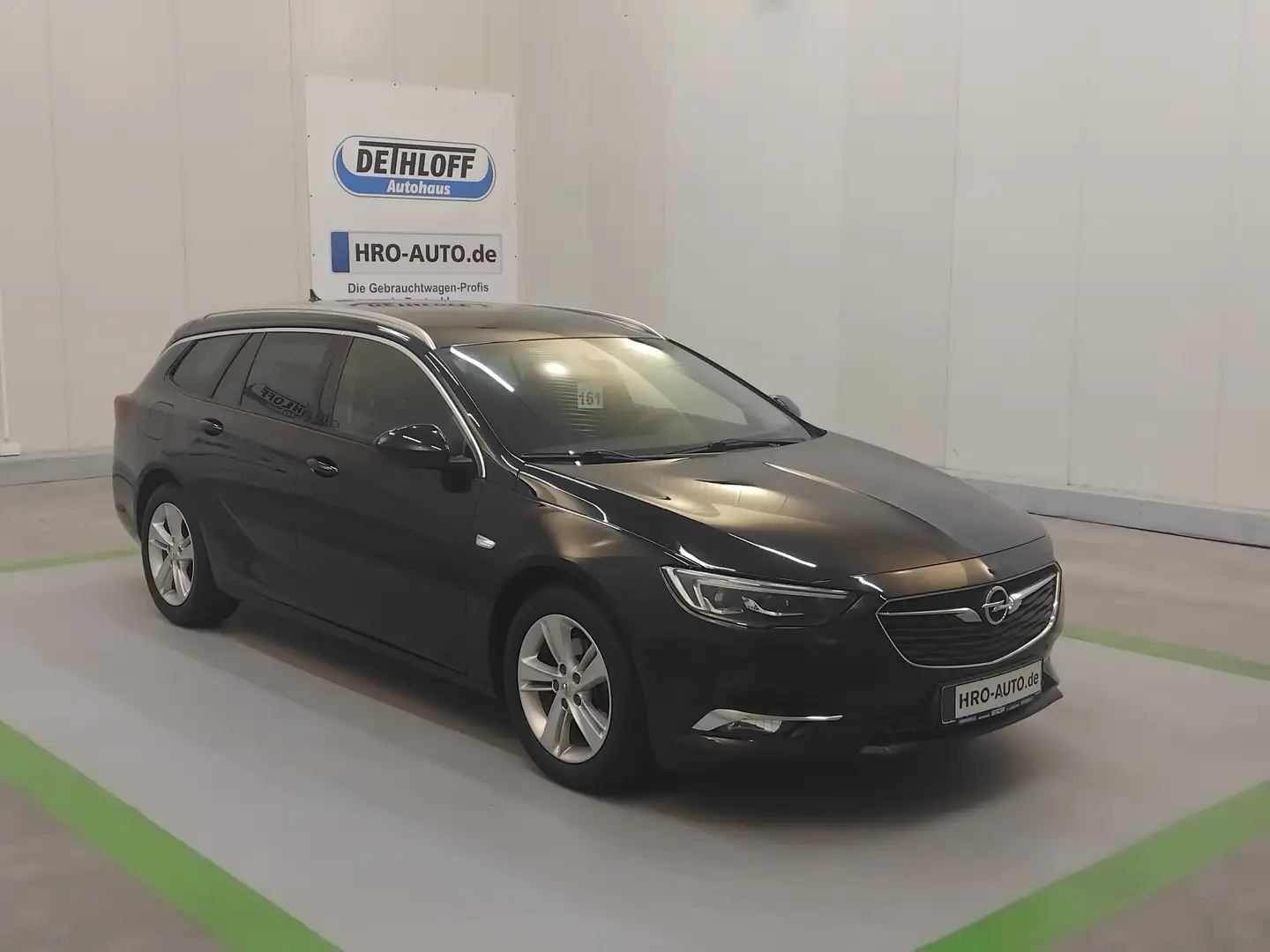 Opel Insignia Sports Tourer 1.6 CDTI INNOVATION Schwarz - 1