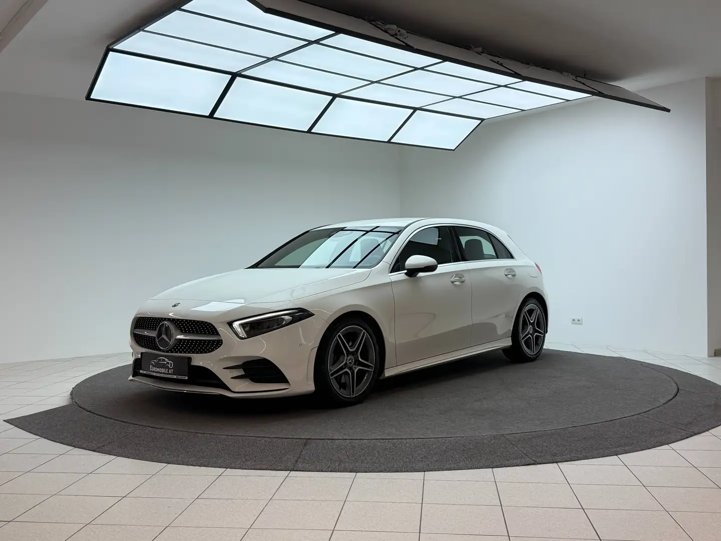 Mercedes-Benz A 200 d AMG-Line *KEYLESS*TOTW*ACC*S-BEL*RFK*BURMESTER* Weiß - 2