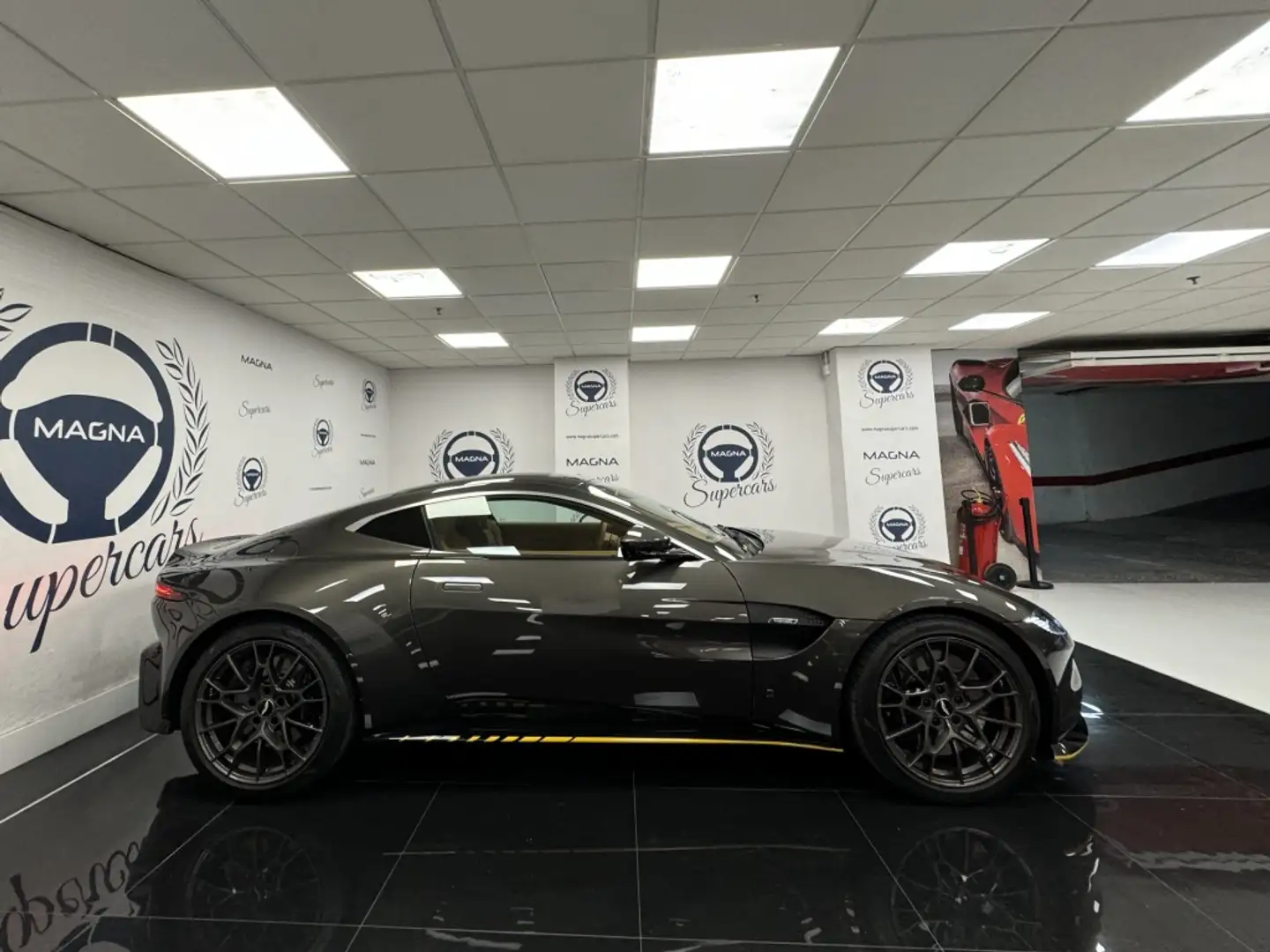 Aston Martin Vantage Gris - 2