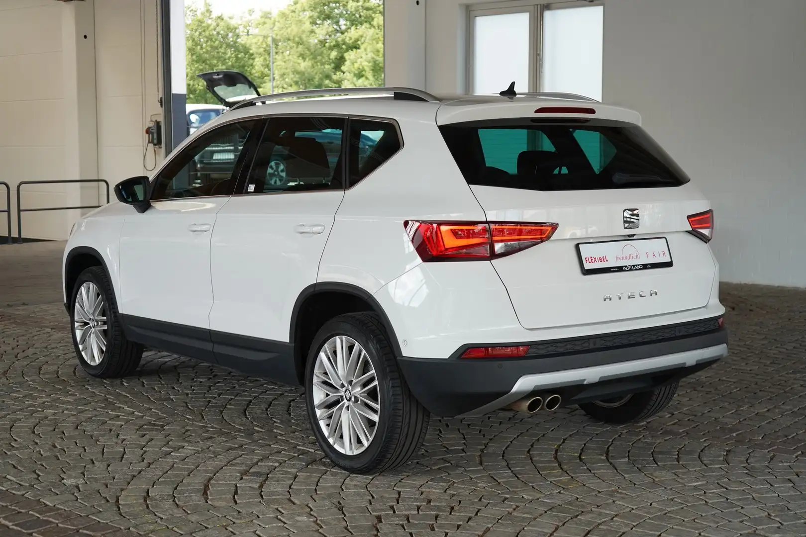 SEAT Ateca 1.6 TDI Xcellence Navi LED Klimaaut. PDC Wit - 2