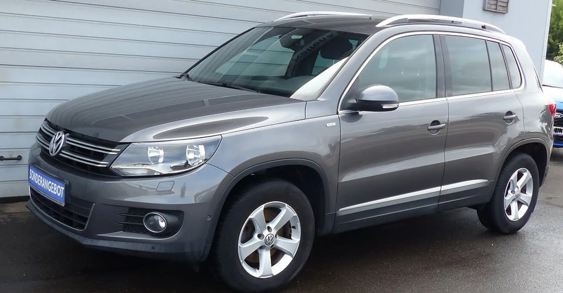 Volkswagen Tiguan Life BMT 2. Hand Scheckheft sehr gepflegt Grau - 1