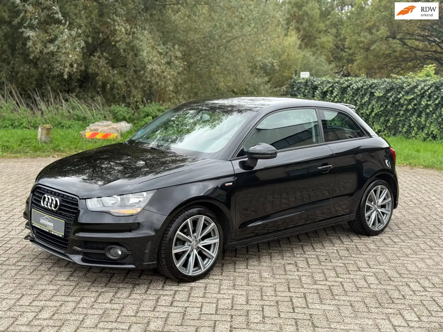 Audi A1 1.2 TFSI S-LINE I PDC I BLUETOOTH I NWE APK I DIKK Noir - 1