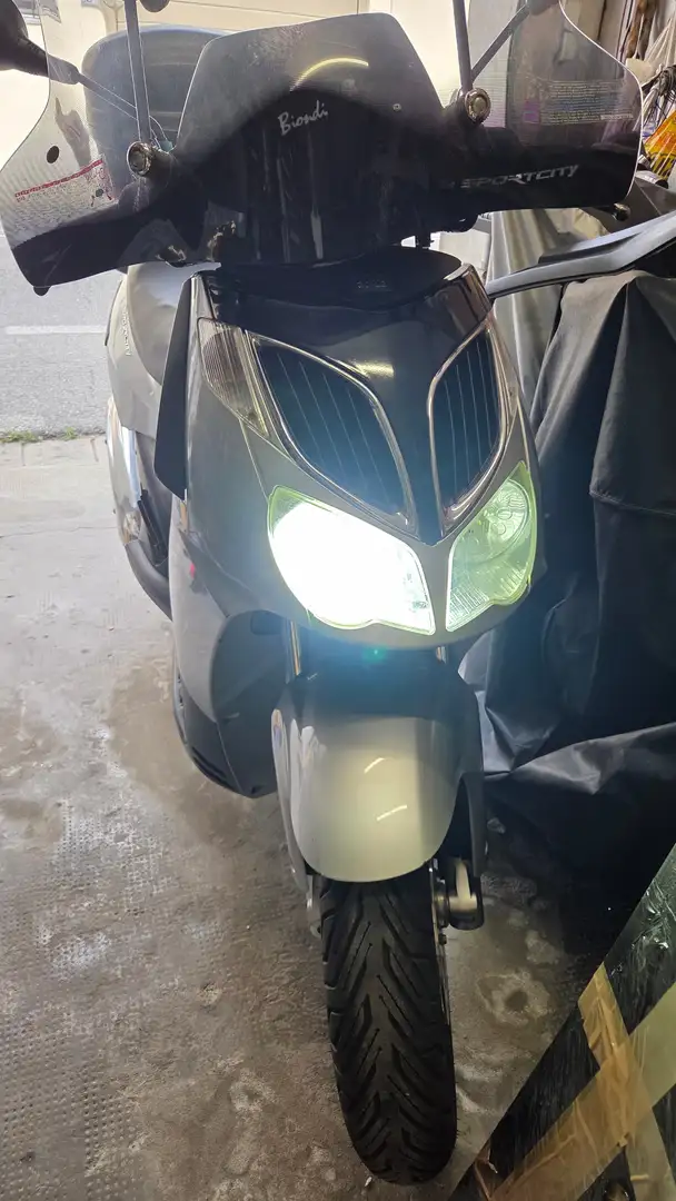 Aprilia Sportcity 200 Argent - 1