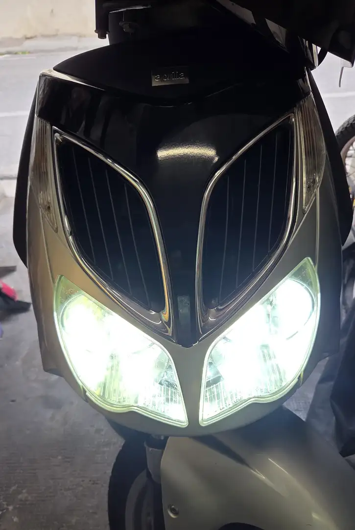 Aprilia Sportcity 200 Argent - 2